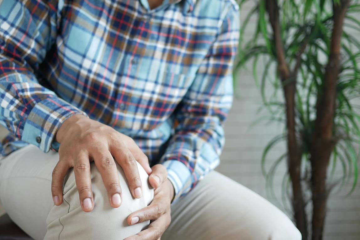 marijuana-for-arthritis Man holding his knee because of arthritis pain